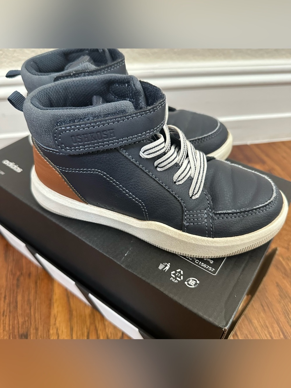 OshKosh B’gosh Boys Navy High Top Sneakers Size 12M Hook & Loop